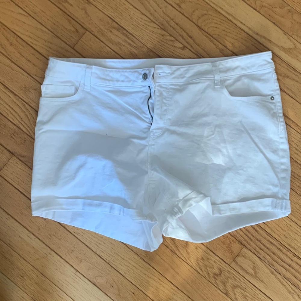 White cuffed hi-rise shorts
